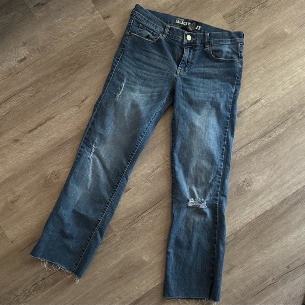 New York & Co Low Rise Boot Cut Distressed Cropped Jeans – Size 2